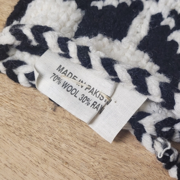 Handmade Wool Blend Knit Gloves - Picture 5 of 9